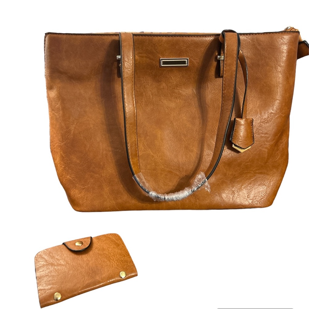 NWOT faux leather large handbag with matching wallet 👜